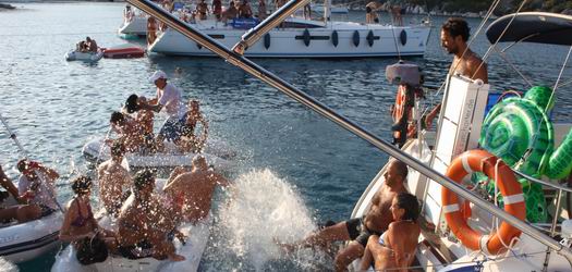 (Italiano) In Crociera con HM, puoi solo Divertirti…